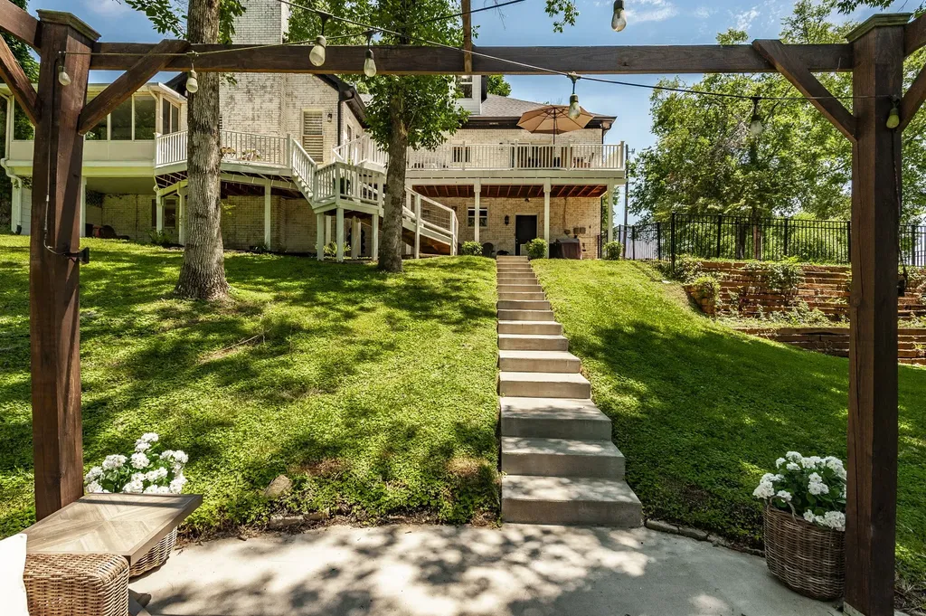 908 E Cynthia Trail Goodlettsville TN 37072