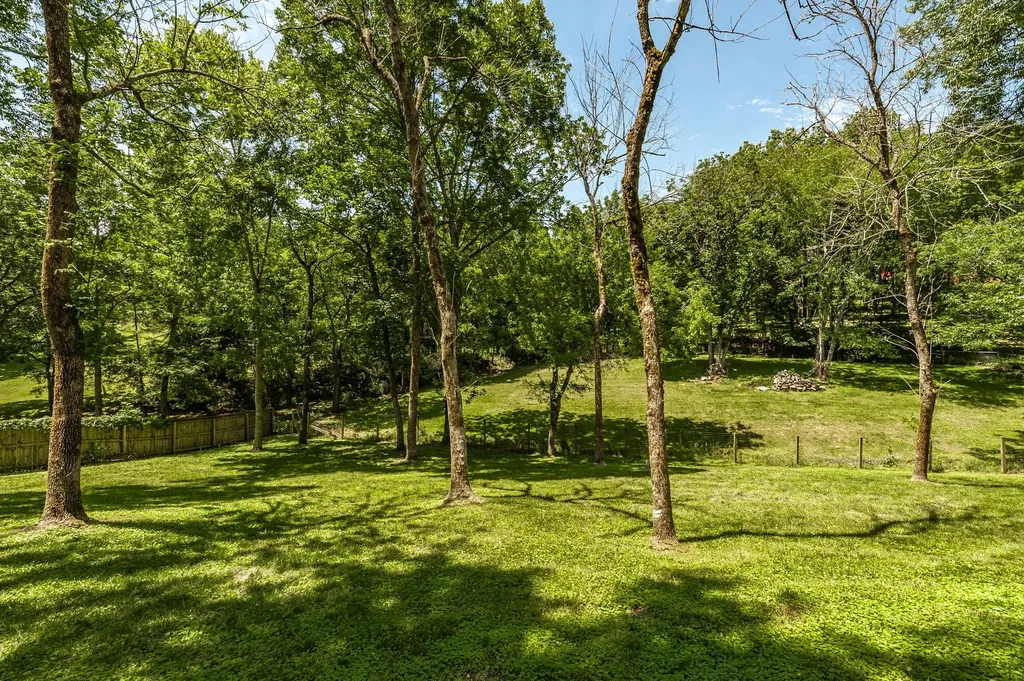 908 E Cynthia Trail Goodlettsville TN 37072