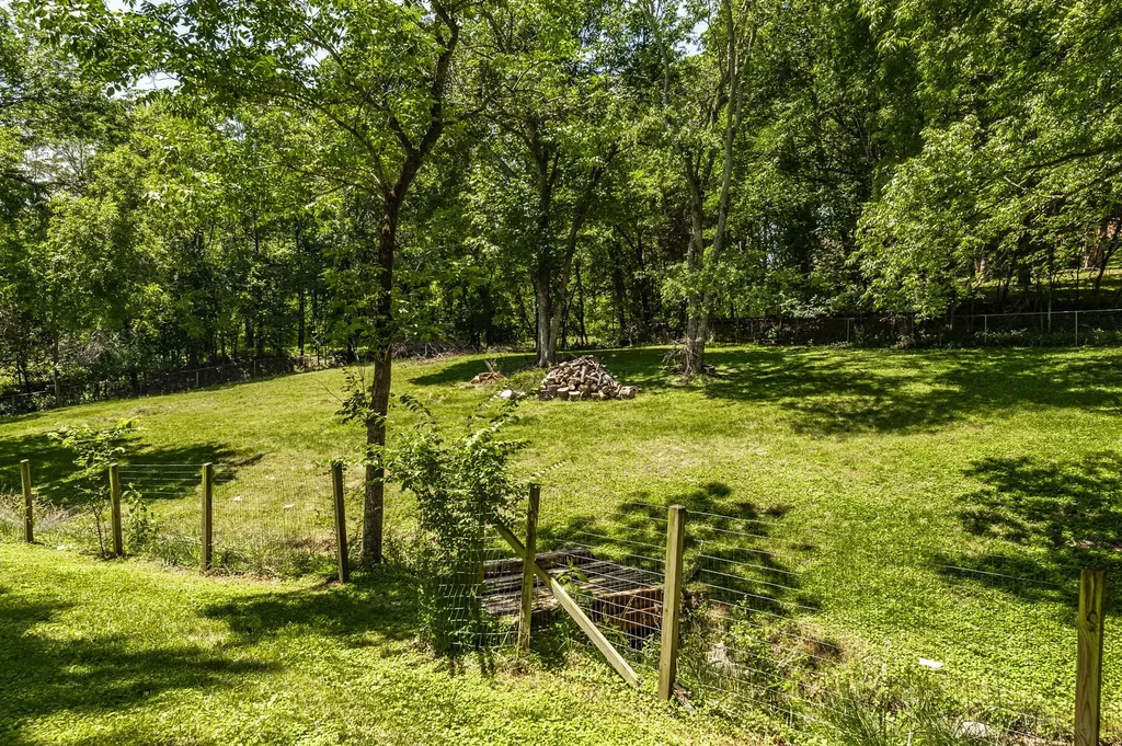 908 E Cynthia Trail Goodlettsville TN 37072