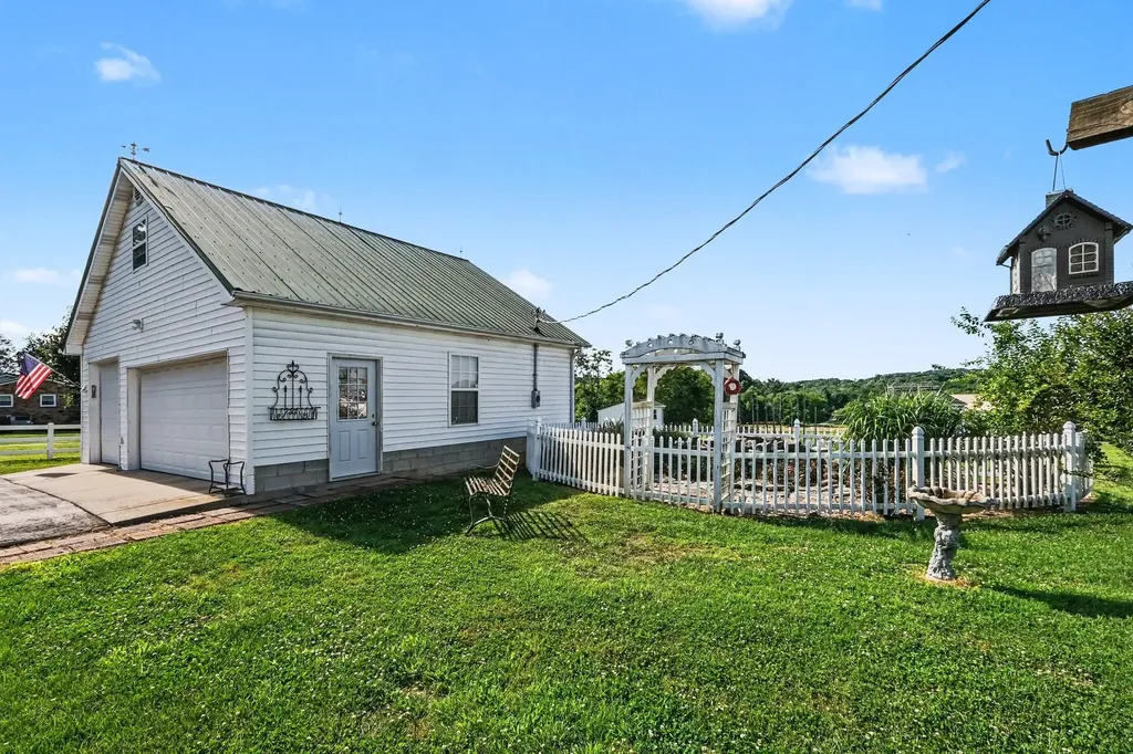 956 Lebanon Highway Lebanon TN 37087