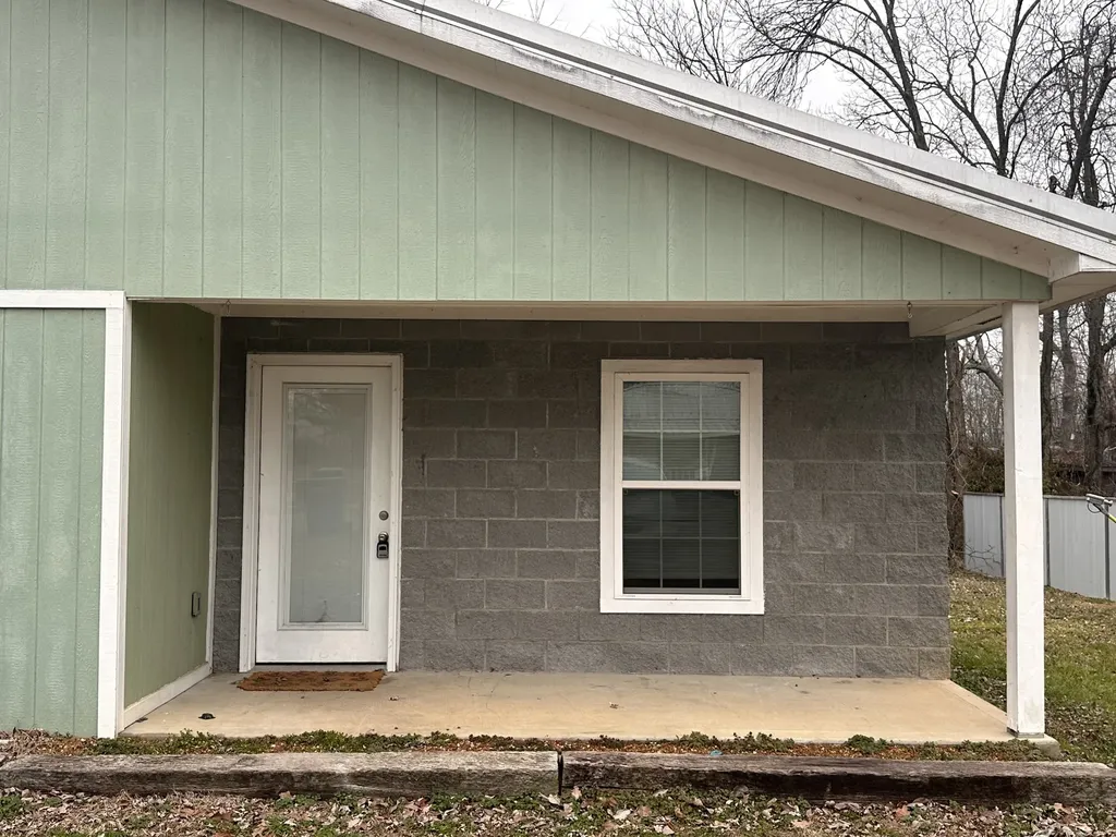 126 N Oak Street Hohenwald TN 38462
