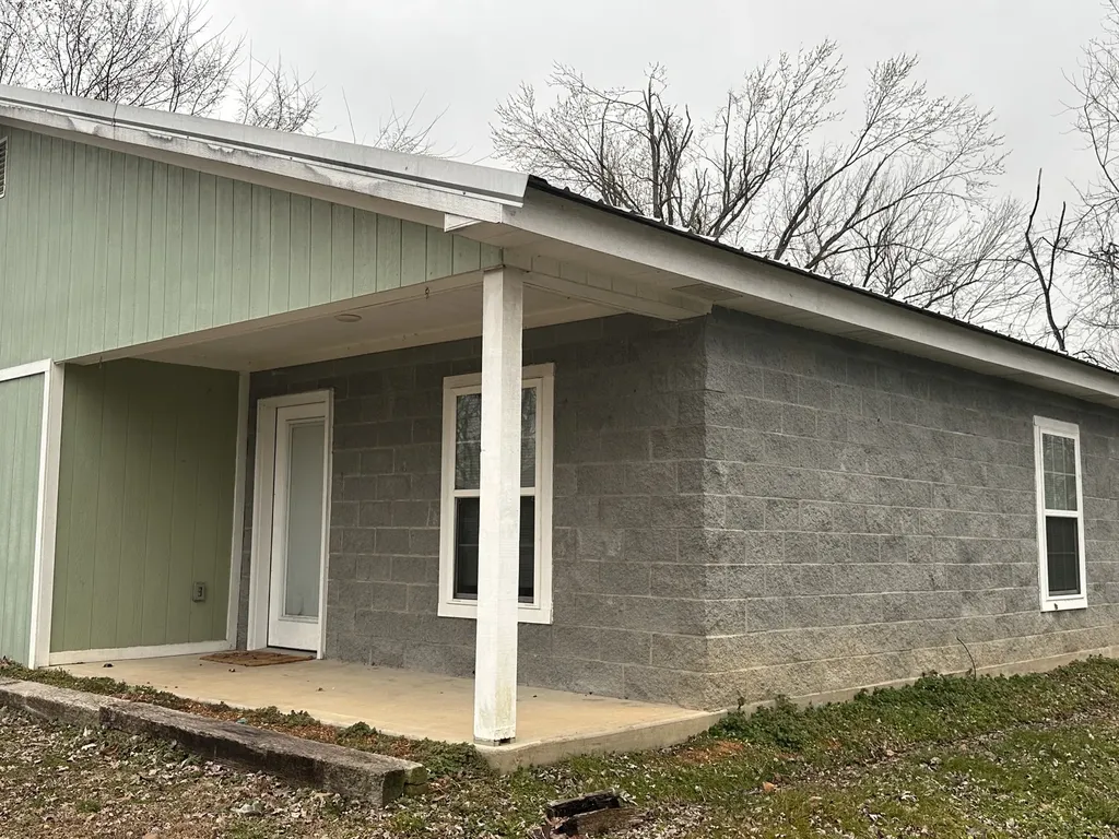 126 N Oak Street Hohenwald TN 38462