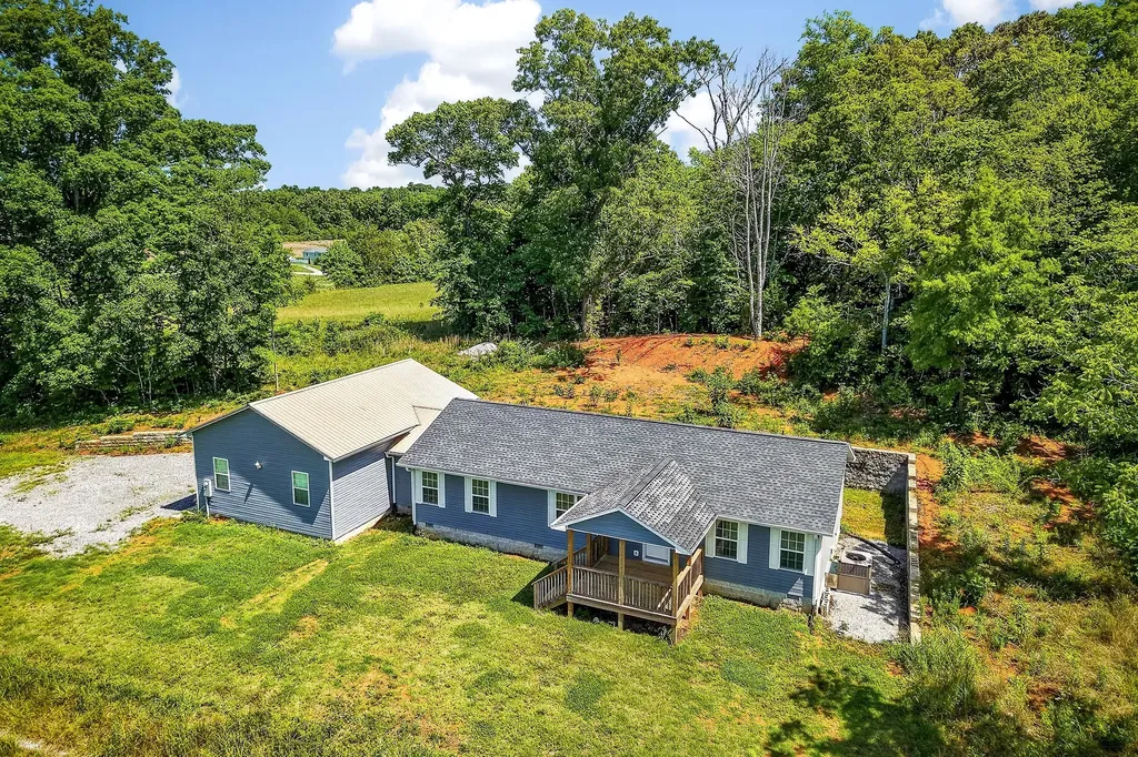 6101 Old Kentucky Road Sparta TN 38583