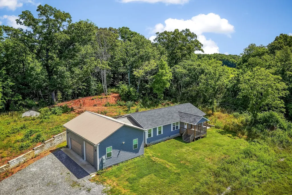 6101 Old Kentucky Road Sparta TN 38583