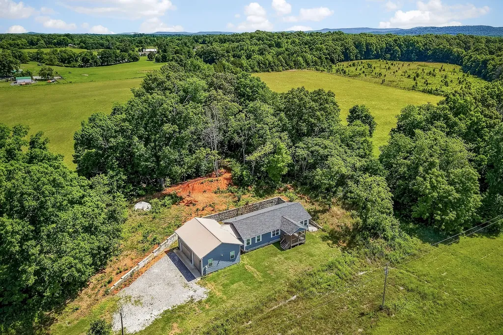 6101 Old Kentucky Road Sparta TN 38583