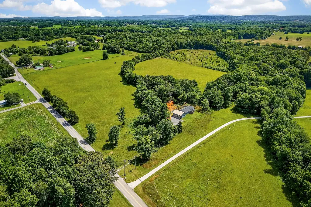 6101 Old Kentucky Road Sparta TN 38583