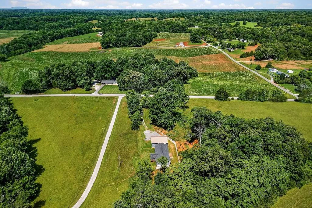 6101 Old Kentucky Road Sparta TN 38583