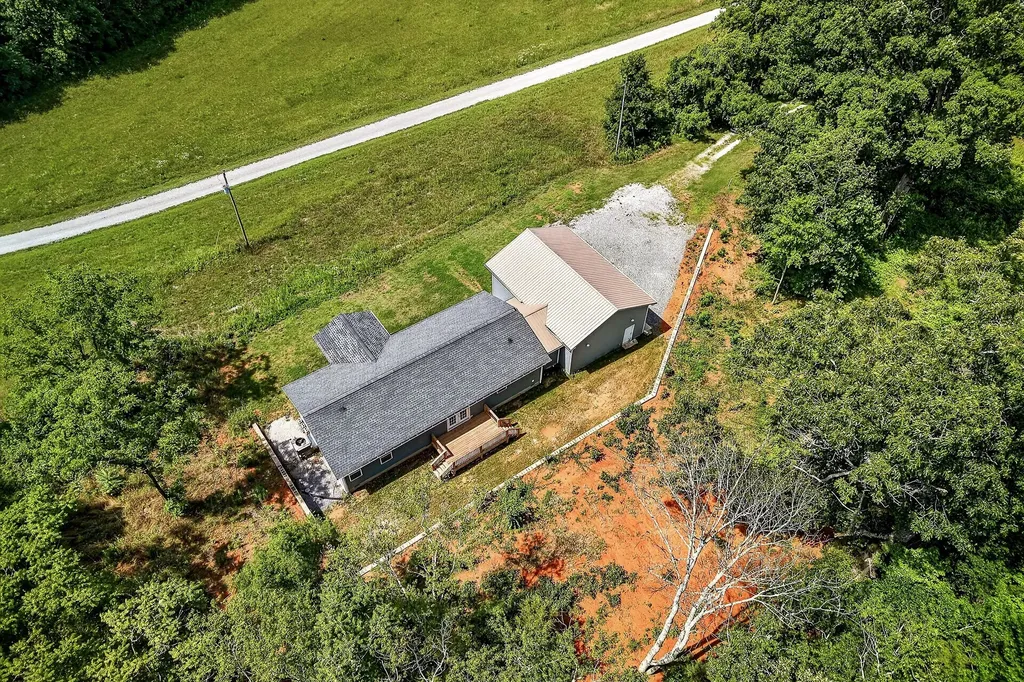 6101 Old Kentucky Road Sparta TN 38583
