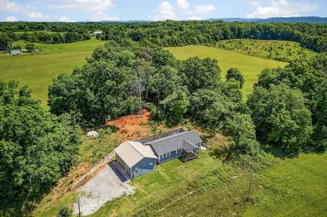 6101 Old Kentucky Road Sparta TN 38583