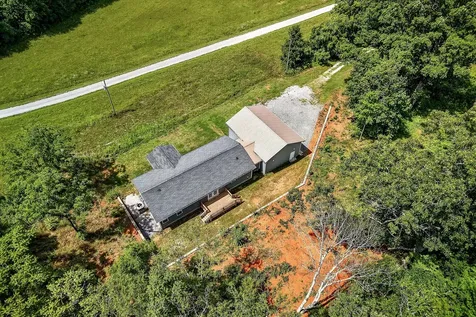 6101 Old Kentucky Road Sparta TN 38583