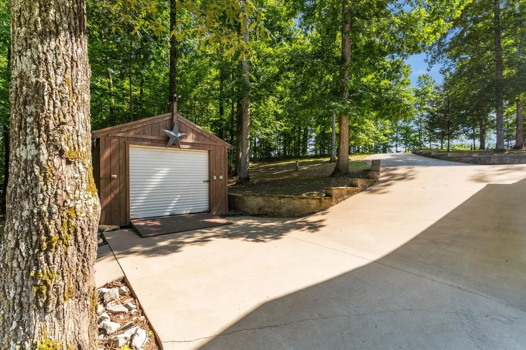 7865 Barnhill Road Primm Springs TN 38476