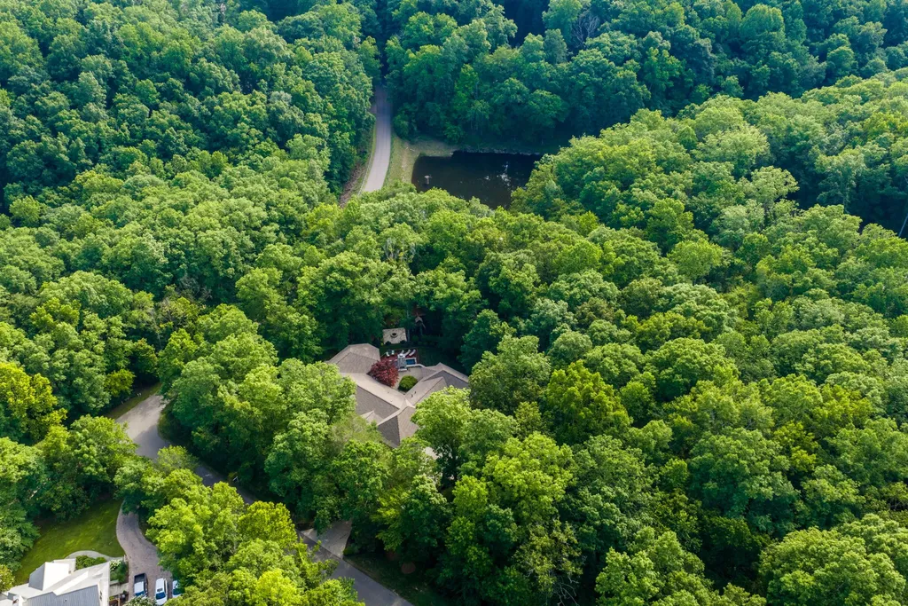 1003 Champion Hills Drive Kingston Springs TN 37082