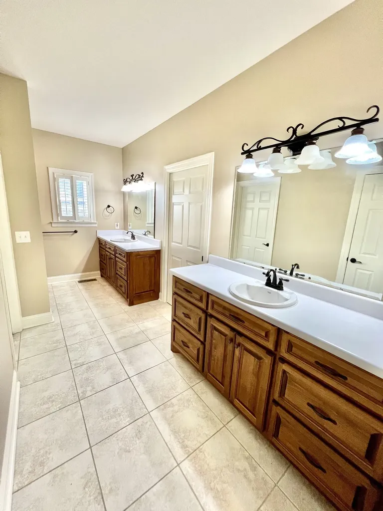 724 Toben Ter, N Lawrenceburg TN 38464