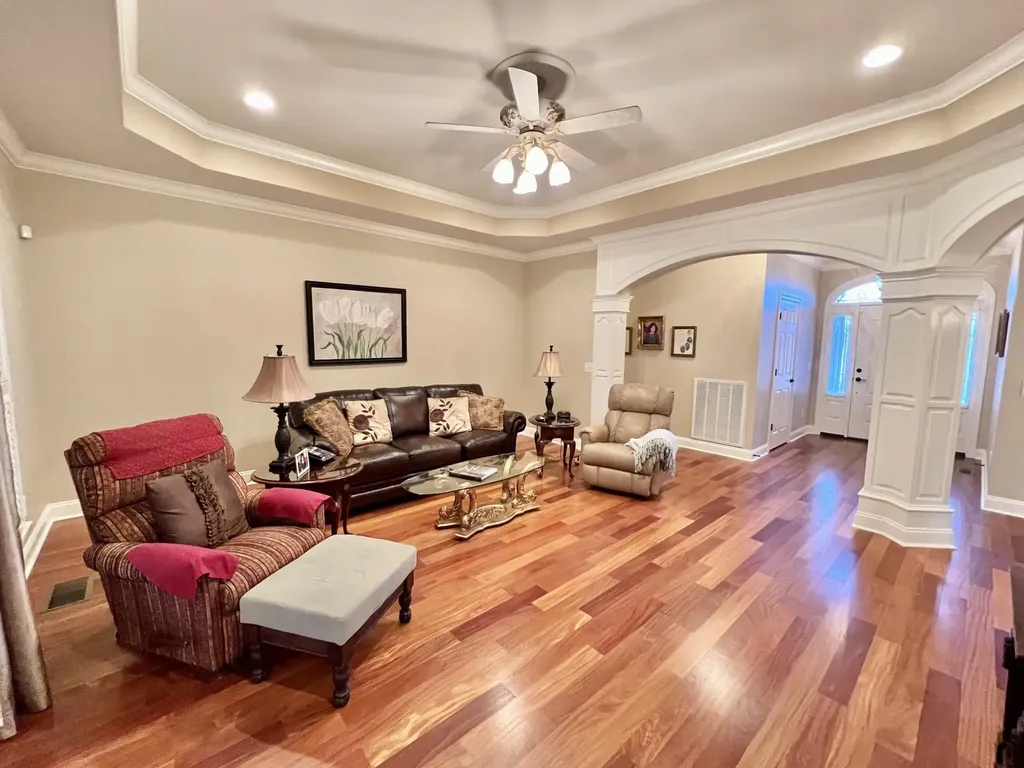 724 Toben Ter, N Lawrenceburg TN 38464