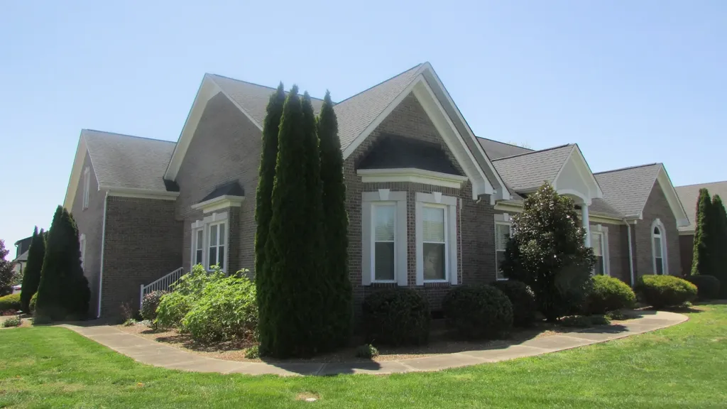 724 Toben Ter, N Lawrenceburg TN 38464