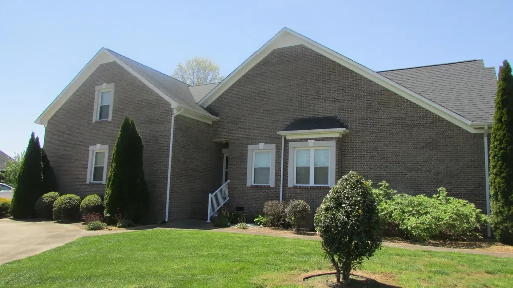 724 Toben Ter, N Lawrenceburg TN 38464