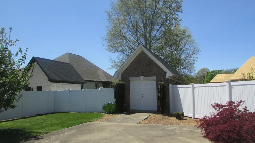 724 Toben Ter, N Lawrenceburg TN 38464