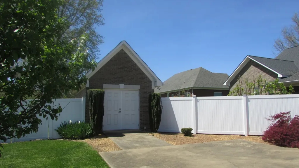 724 Toben Ter, N Lawrenceburg TN 38464