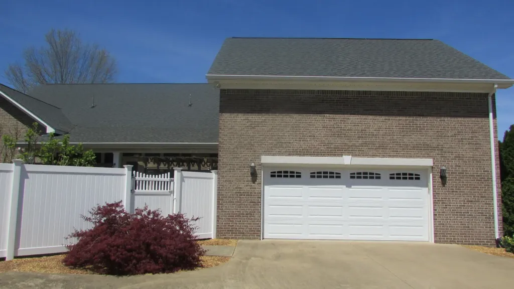 724 Toben Ter, N Lawrenceburg TN 38464