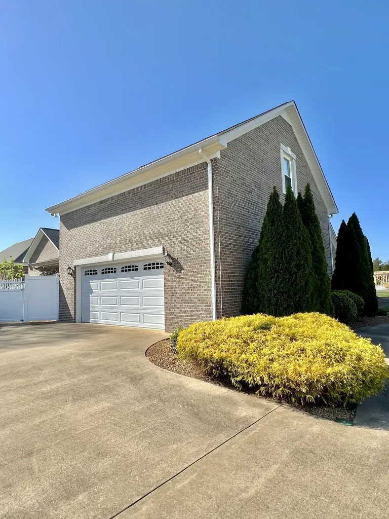 724 Toben Ter, N Lawrenceburg TN 38464
