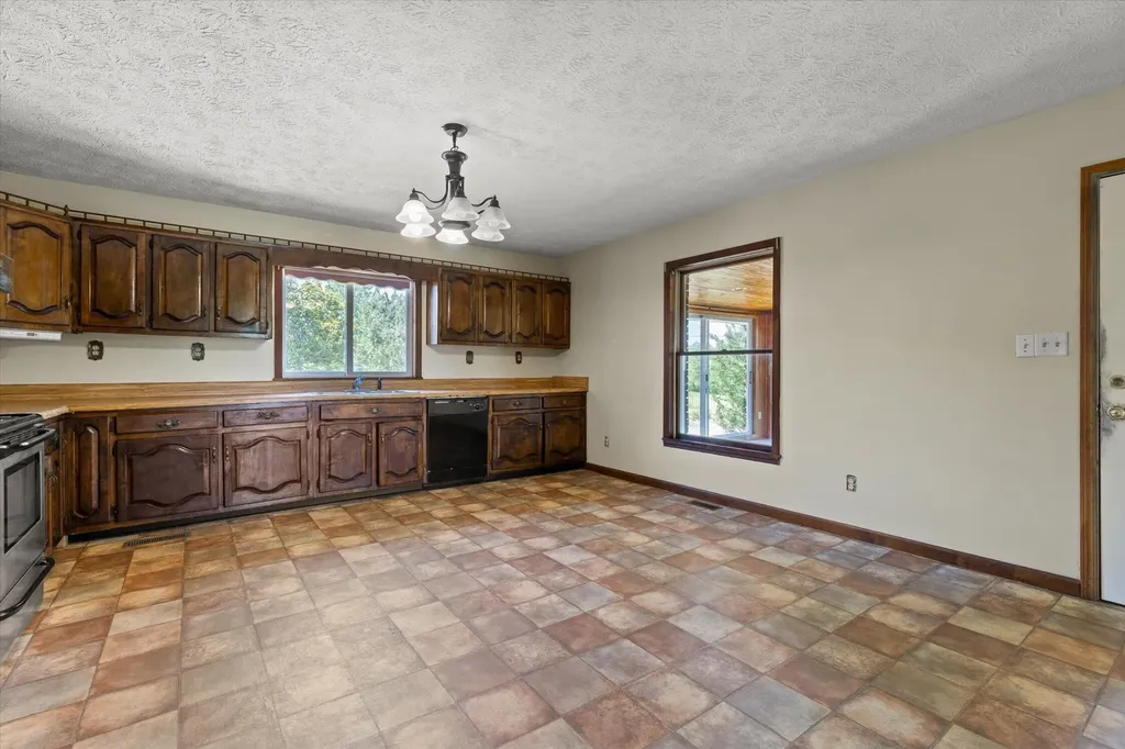 271 Anderson Road Palmer TN 37365