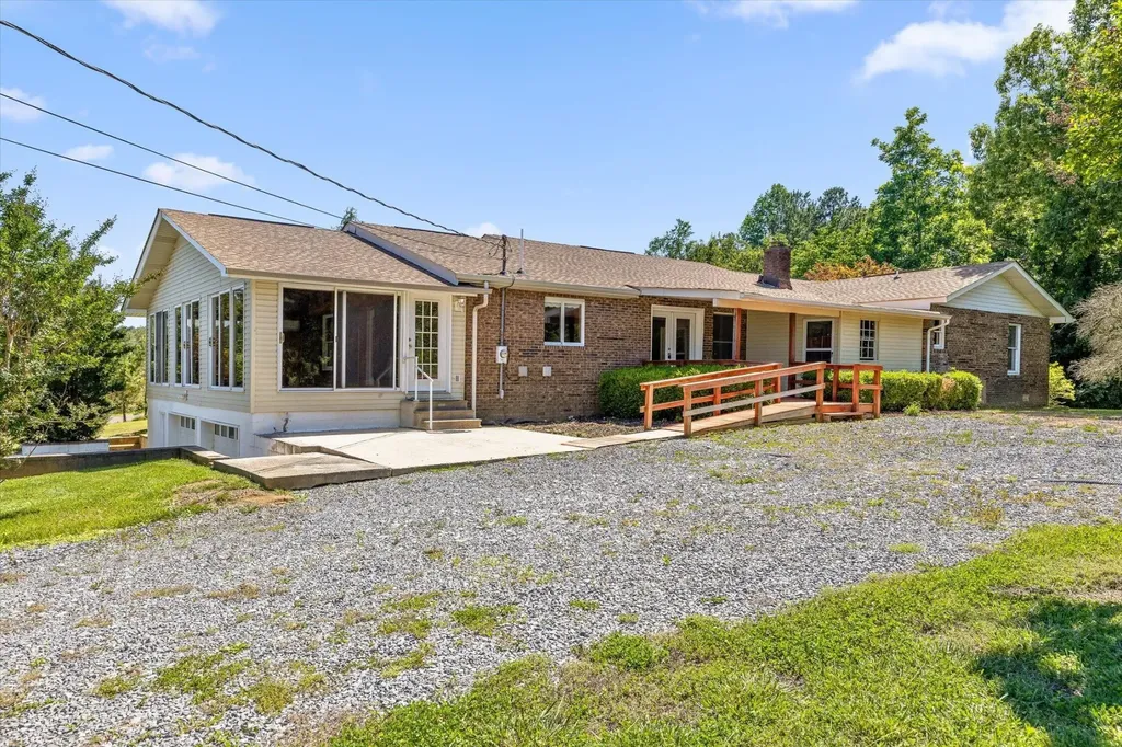 271 Anderson Road Palmer TN 37365