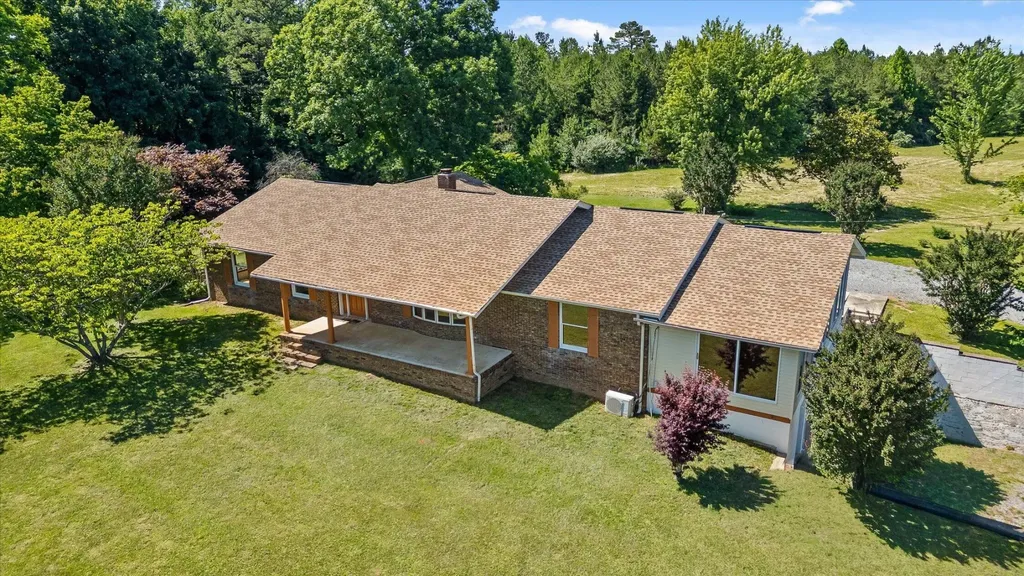 271 Anderson Road Palmer TN 37365