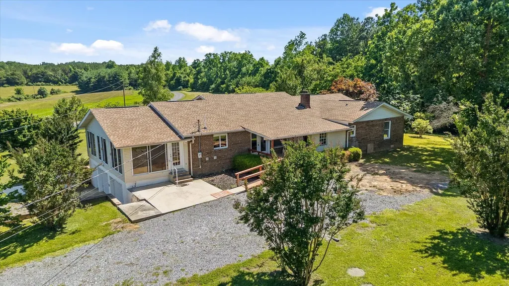 271 Anderson Road Palmer TN 37365