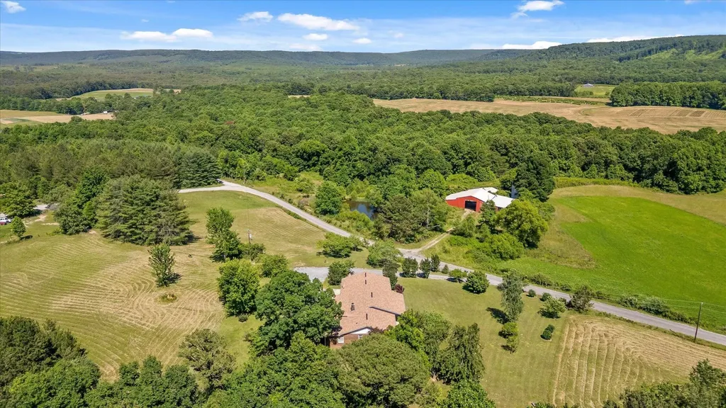 271 Anderson Road Palmer TN 37365