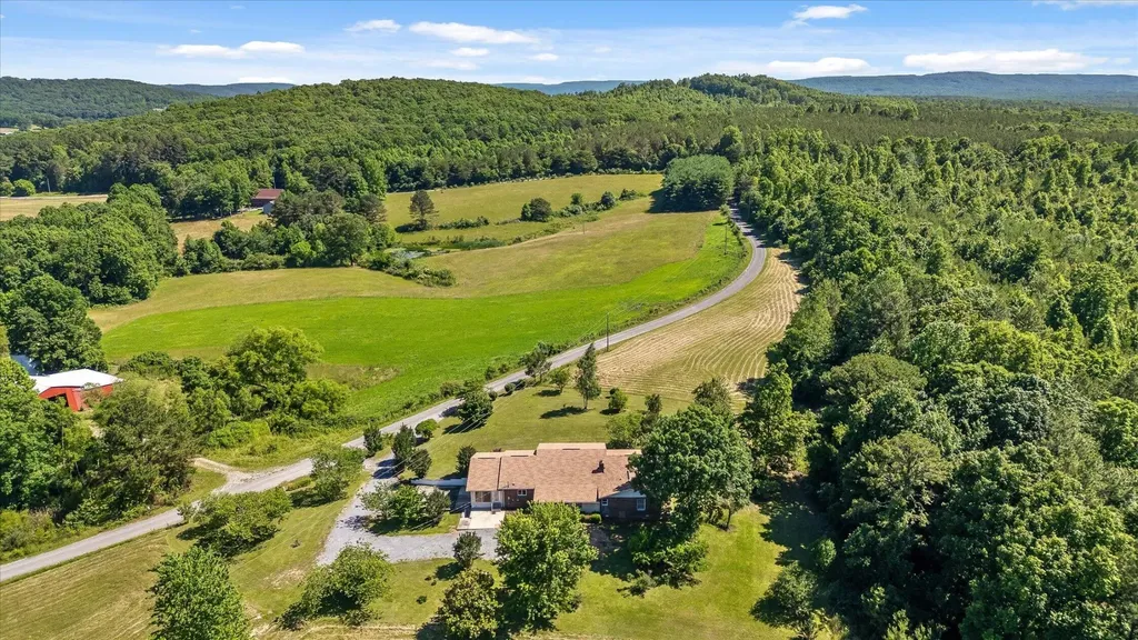 271 Anderson Road Palmer TN 37365