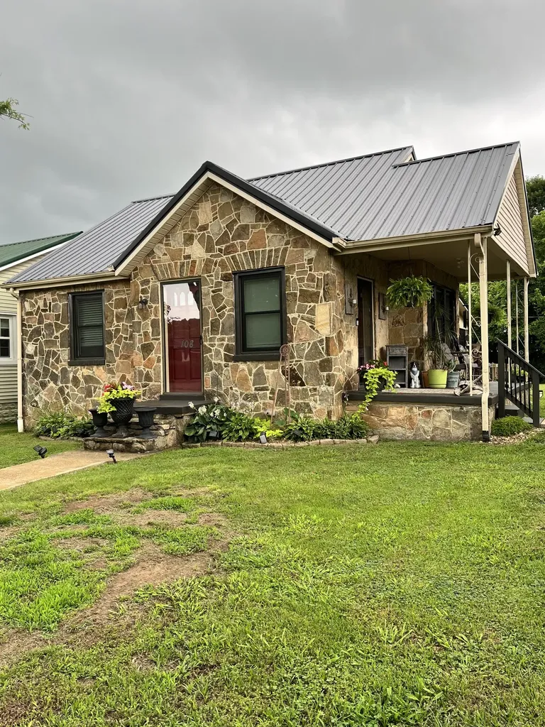 108 Greenwood Street Mount Pleasant TN 38474