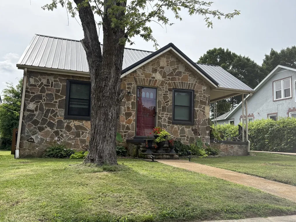 108 Greenwood Street Mount Pleasant TN 38474