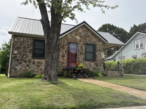 108 Greenwood Street Mount Pleasant TN 38474