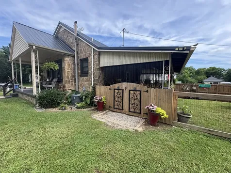 108 Greenwood Street Mount Pleasant TN 38474