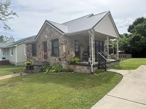 108 Greenwood Street Mount Pleasant TN 38474