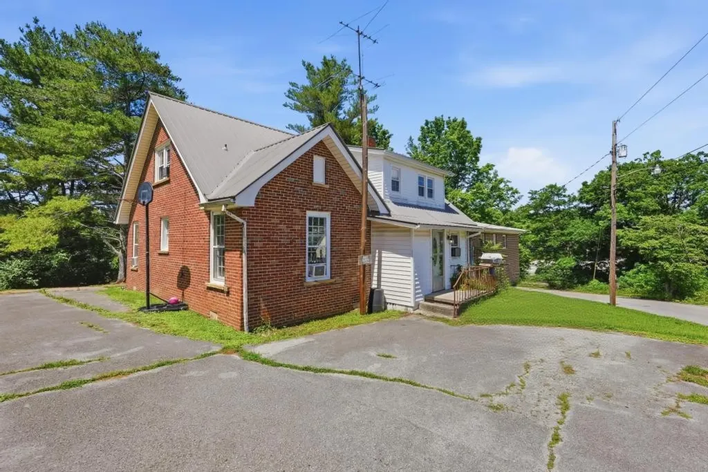 215 E Adams Street Crossville TN 38555