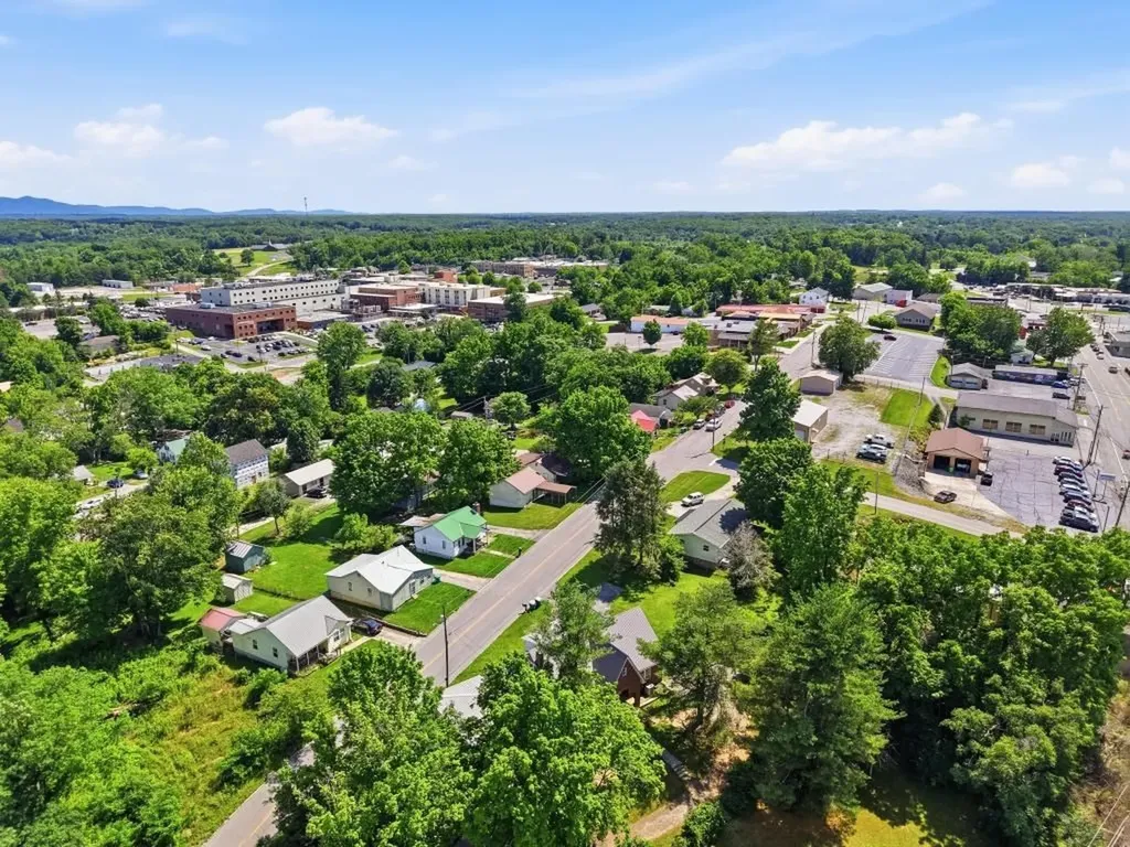 215 E Adams Street Crossville TN 38555