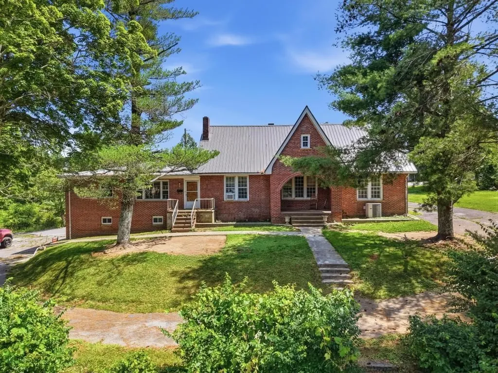 215 E Adams Street Crossville TN 38555
