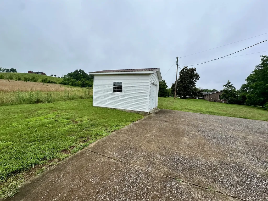 1686 Pleasant Hill Road Prospect TN 38477