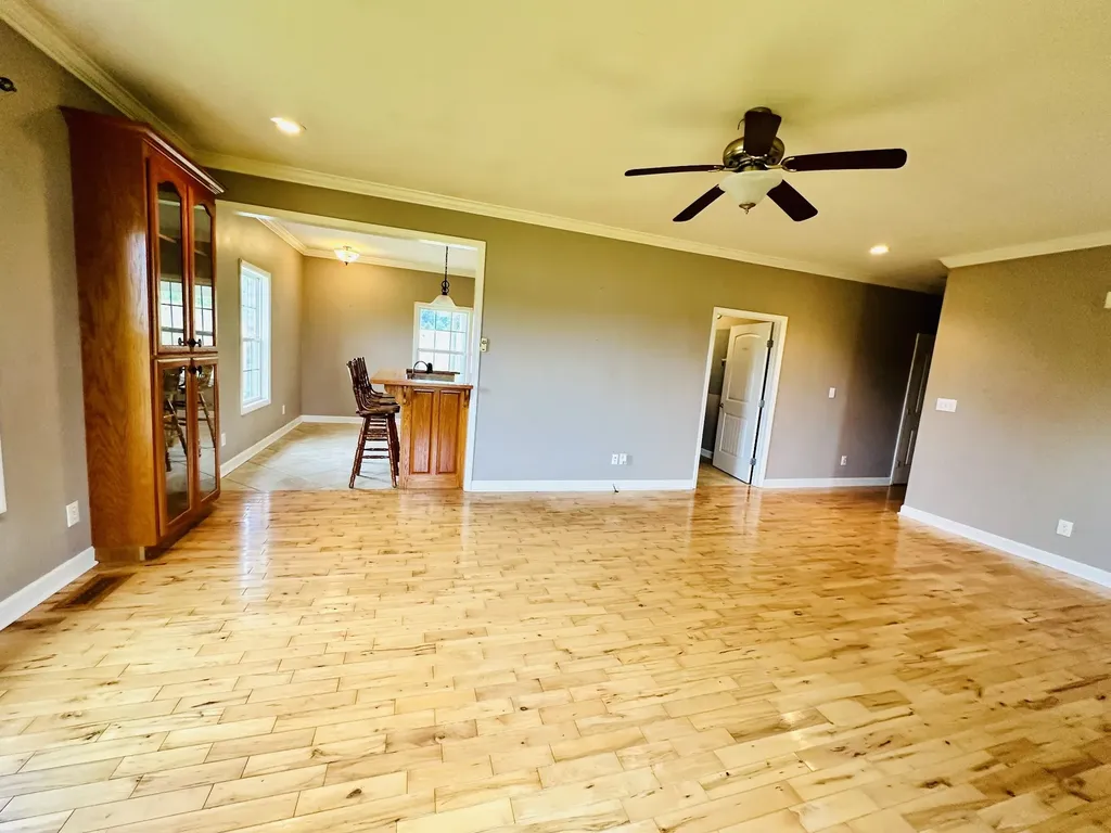 1686 Pleasant Hill Road Prospect TN 38477