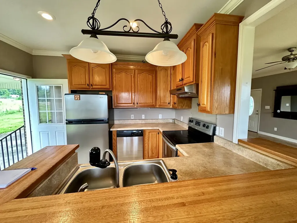 1686 Pleasant Hill Road Prospect TN 38477