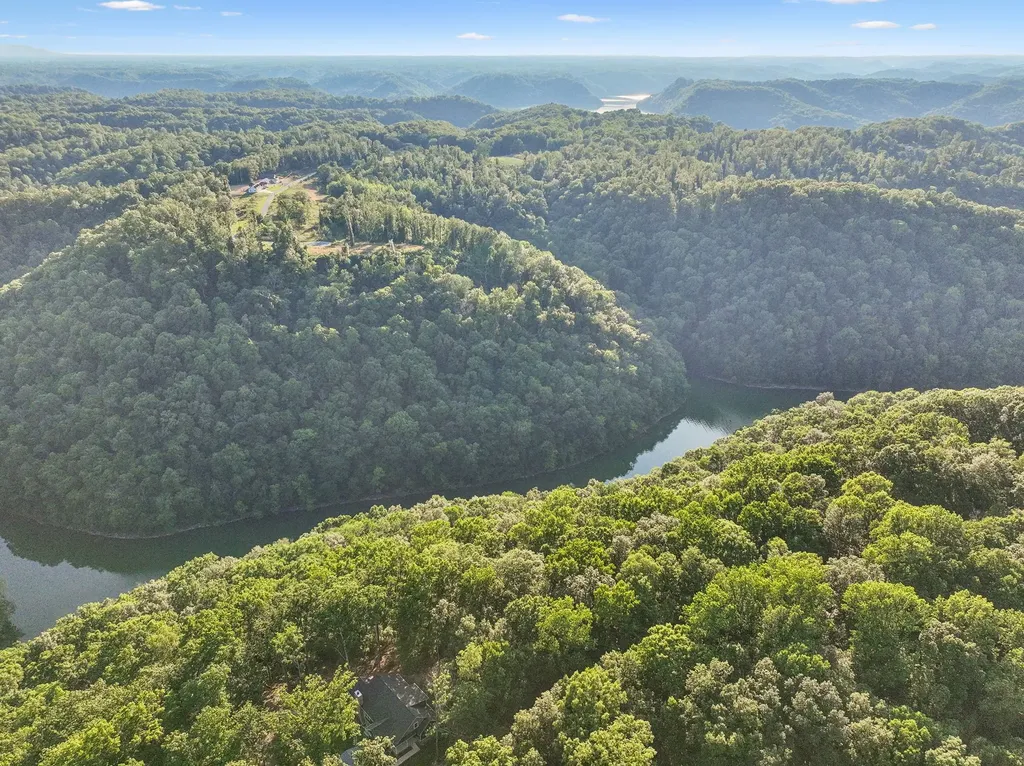 8 Rocky Top Sparta TN 38583