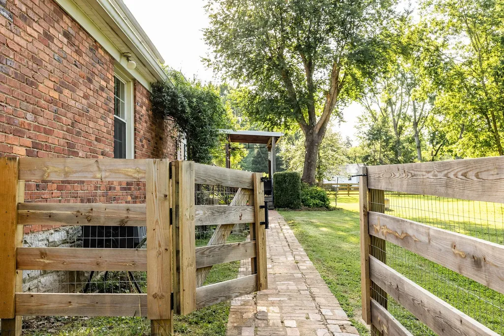 1319 Kenwood Drive Nashville TN 37216
