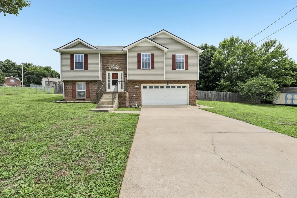 1045 Wisteria Court Clarksville TN 37040
