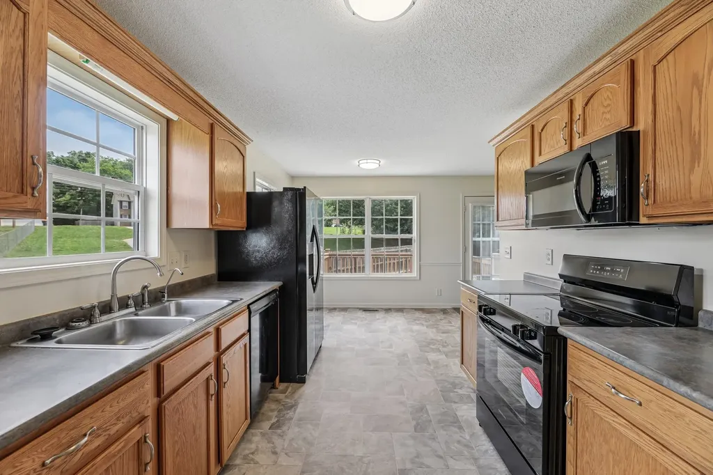 1045 Wisteria Court Clarksville TN 37040