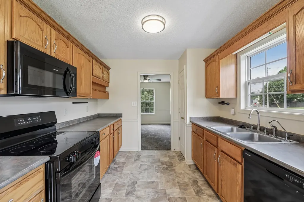 1045 Wisteria Court Clarksville TN 37040