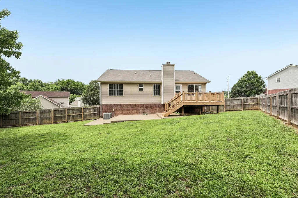 1045 Wisteria Court Clarksville TN 37040