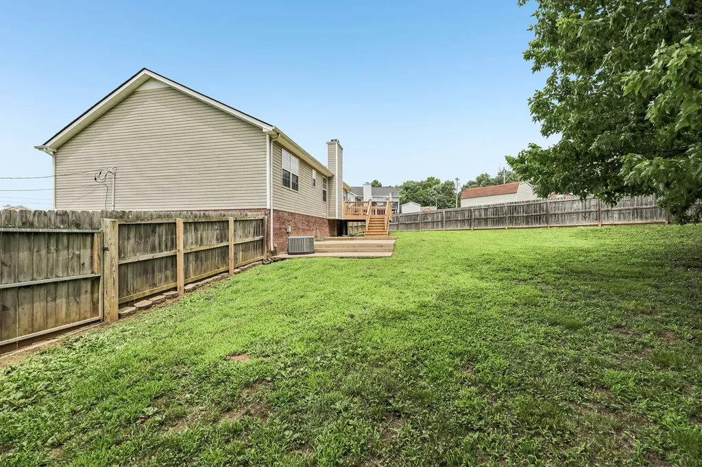 1045 Wisteria Court Clarksville TN 37040