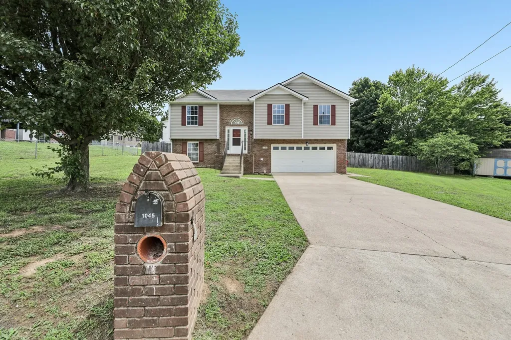 1045 Wisteria Court Clarksville TN 37040