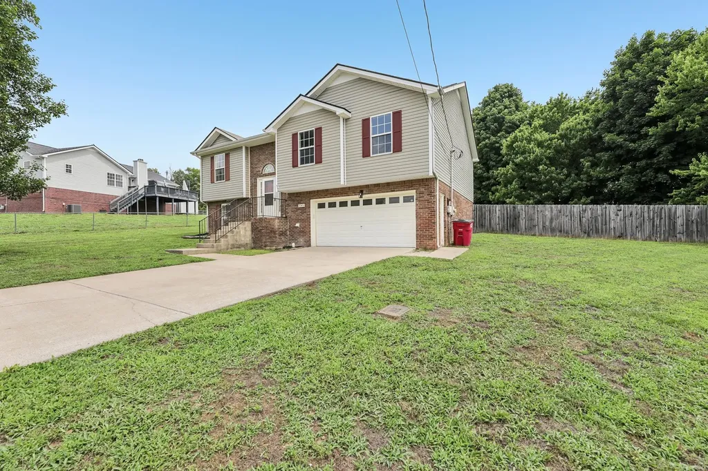 1045 Wisteria Court Clarksville TN 37040